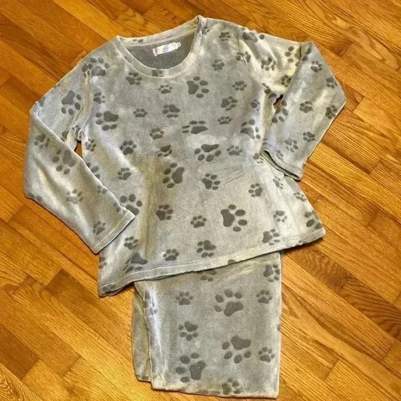 The Animal Rescue Site Gray Paw Print Women’s Plush Long Pajama Set, Size XL. - Picture 1 of 11
